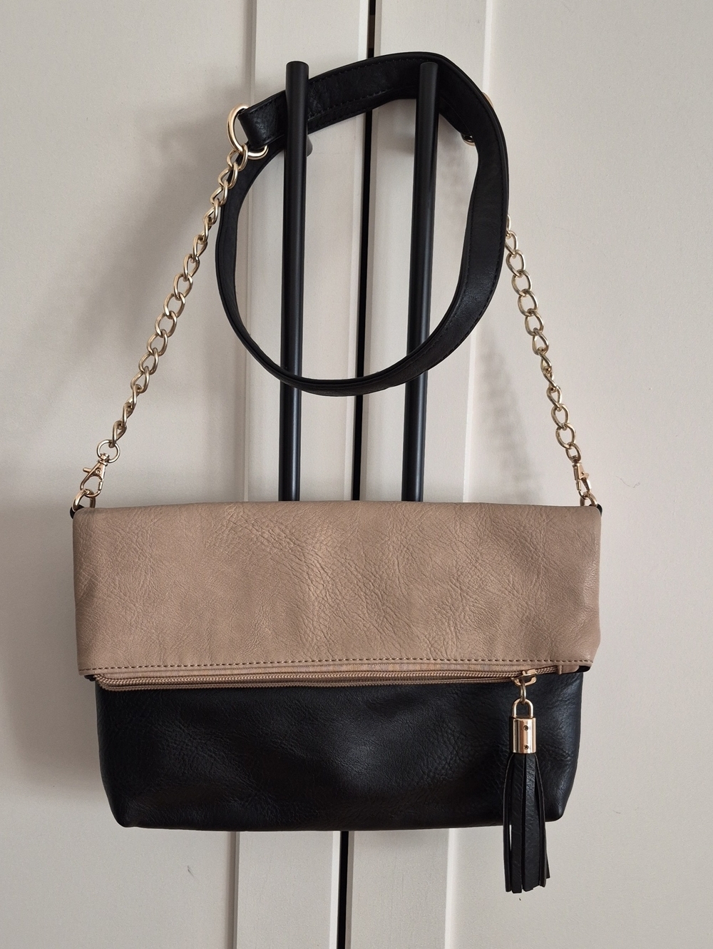 💙 Jean & Jax - Two-Tone Foldover Shoulder Bag in Beige and Black